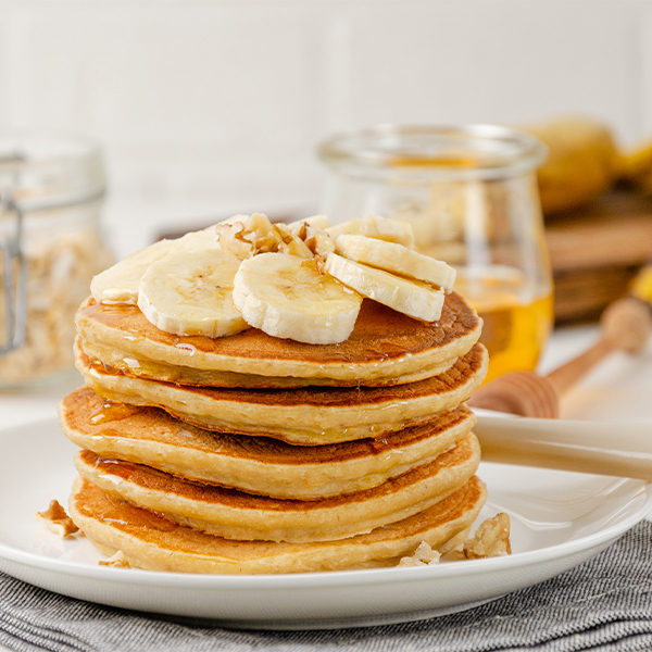 Pancakes with banana, walnuts & honey