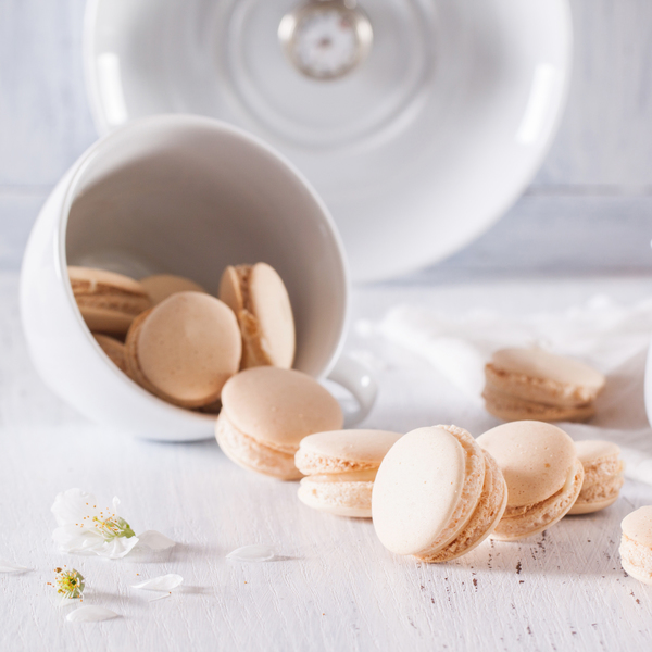 classic french macarons with vanilla